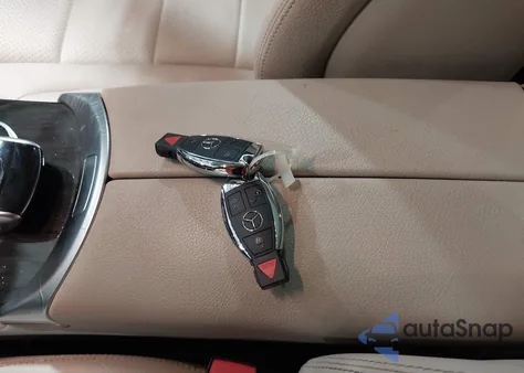 2018 Mercedes-Benz Glc 300 4Matic z USA, uszkodzony, nr VIN WDC0G4KB2JV050513